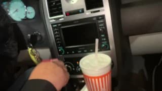 Whataburguer 开车穿过 diosaera 和 zeus haciendo 门仪表板