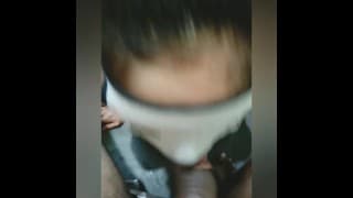 亚洲萨莎·格雷吹她的继叔叔鸡巴。