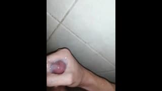 Más turbación en la ducha full leche 