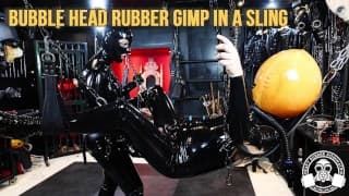 Bubble Head Rubber Gimp in a Sling - Heavy Rubber Dominatrix 绑带式预告片