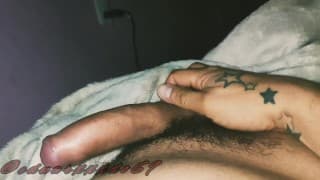 Rica paja de vergota dura, en cama