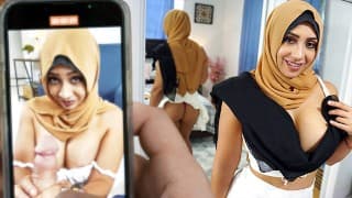 宗教熟女 Lilly Hall 在在线直播视频中给年轻人口交 - Hijab Mylfs