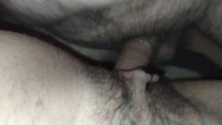 毛茸茸的熟女猫被毛茸茸的脂肪他妈的浸渍 // 女性 POV