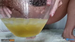 Icecub MORNING PEE FOR MY PISS SLAVE - 香槟情妇