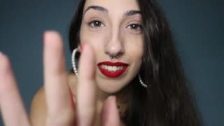 La tua ragazza ti coccola - ASMR