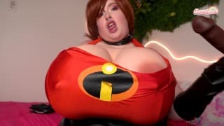 Elastigirl 通过假阳具骑行、乳房（乳房扩张）和 futa 公鸡挂钩 POV 伸展她的阴户