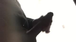 我在大楼大厅的门前射精