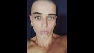 蓝色的眼睛和湿漉漉的阴户。完美的组合。
