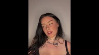 英国宝贝与Huge Tits Dirty Talk