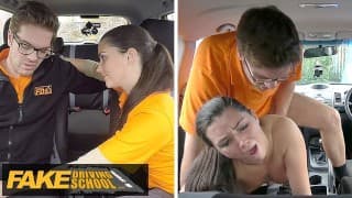 Fake Driving School - Cute TEEN 和她的驾驶教练在真正的CHEATING性爱嬉戏