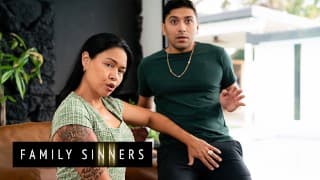 FAMILY SINNERS - 令人惊叹的熟女 Dana Vespoli 教继子 Max Fills 如何更好、更粗暴地做爱