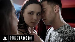 PURE TABOO 天真的 Aidra Fox 服从 Abigail Mac 和 Pervert 主导制片人以实现她的Dream