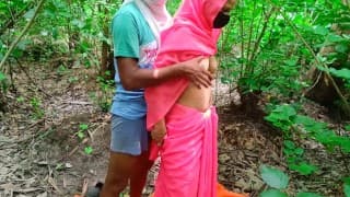 Desi Gaon wali Bhabhi ko jungle me bula kar chudi ki video (Hindi Audio)