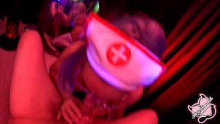 熟女扮演护士长，从一个年轻人身上吸走生命和精液！大射精！