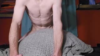 观点操我的枕头直到床垫吱吱作响