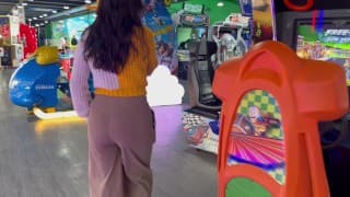 Aposté con una desconocida culona una follada en el auto!