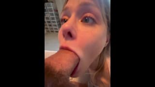 免费使用 House Slut 喉咙巨大的白色鸡巴