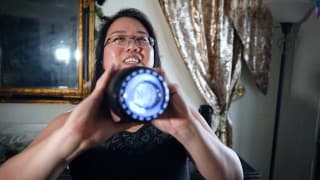 Dominatrix Mara 演示了来自 CyberSkin 的新男性手淫玩具 [下面的链接]